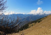 52 Dal Passo di Monte Colle (1958 m) vista sulla valle di Piazzatore